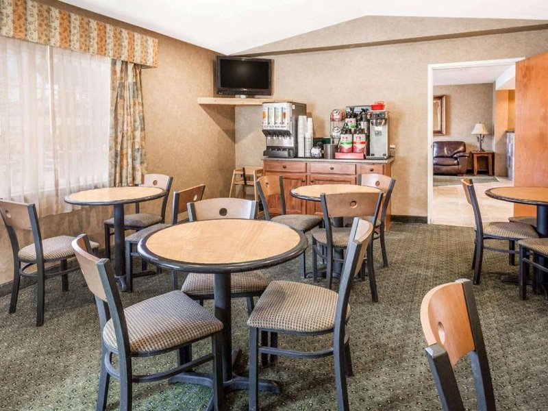 Ramada by Wyndham Friscoの写真