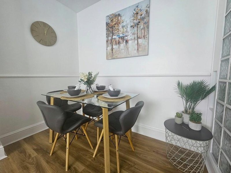 ［クラレンス］一軒家（100m²）｜ 2ベッドルーム／1バスルーム (Stylish St Albans City Appt - sleeps upto 6 people)の写真