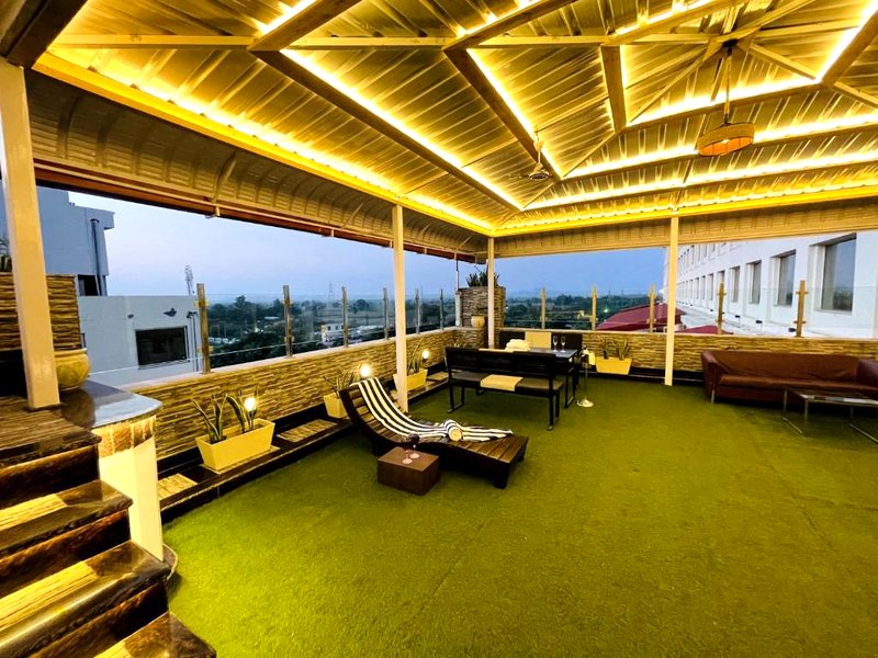 ラマダ バイ ウインダム ニームラナ (Ramada by Wyndham Neemrana)の写真