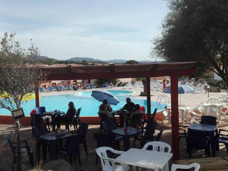 casa rosa nel residence mirice con piscina ,wifi,climatizzatore - vicino al mareの写真