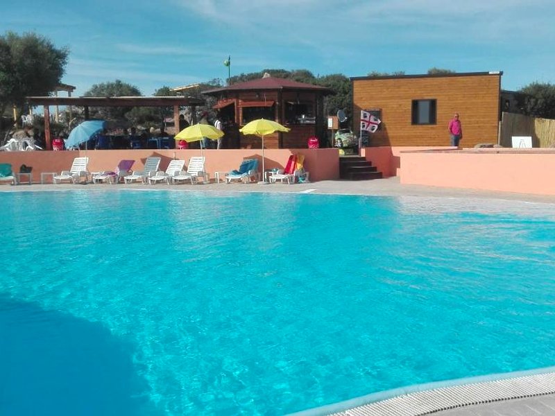 casa rosa nel residence mirice con piscina ,wifi,climatizzatore - vicino al mareの写真