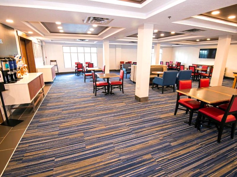 Holiday Inn Express Hotel & Suites-Hinton By IHGの写真