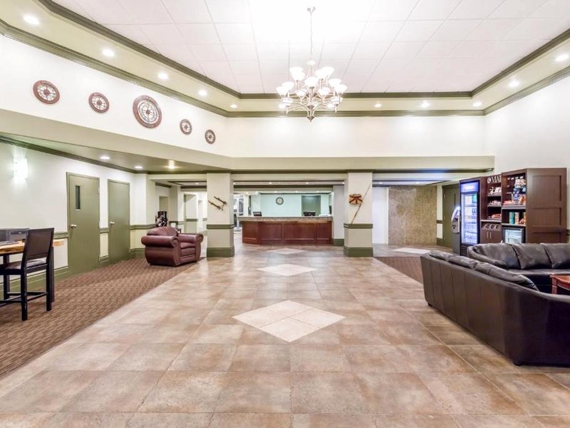 Ramada by Wyndham Hintonの写真
