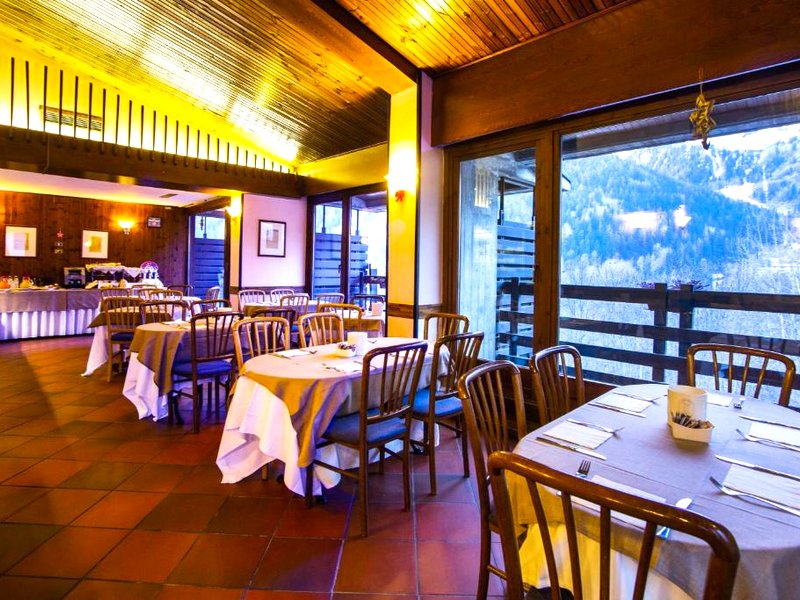 ホテル レ ジュモー クールマイユール (Hotel Les Jumeaux Courmayeur)の写真