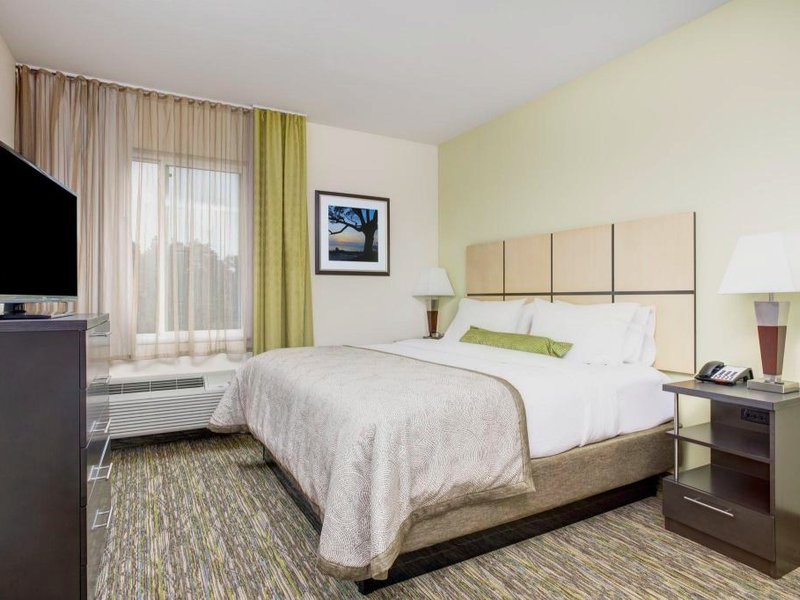Candlewood Suites Cut Off By IHGの写真