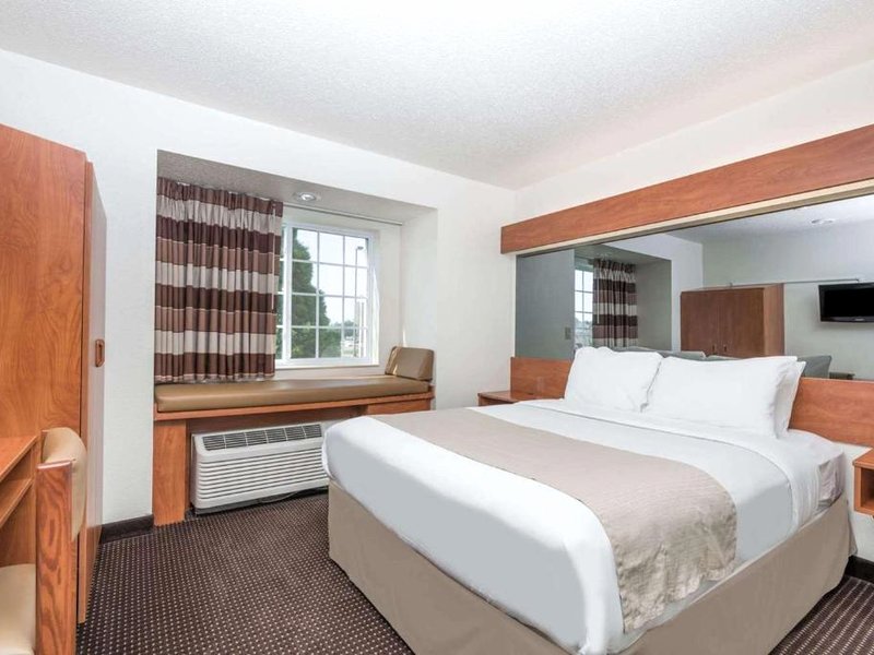 マイクロテル イン&スイーツ バイ ウインダム ライス レイク (Microtel Inn & Suites by Wyndham Rice Lake)の写真
