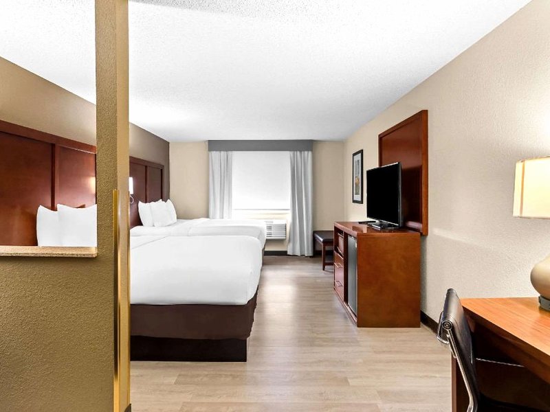 コンフォート スイーツ グレイズレイク ニア リバティビル ノース (Comfort Suites Grayslake near Libertyville North)の写真