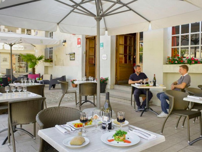 Logis Hotel Restaurant Le Puits Doreの写真