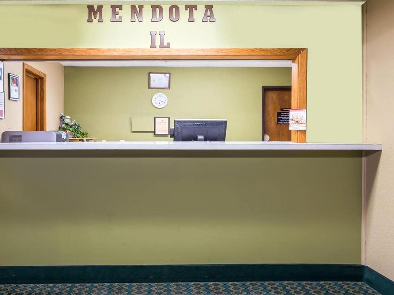 Super 8 Mendota_3の写真