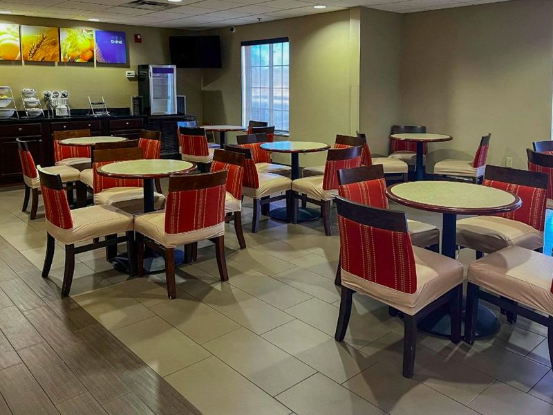 コンフォート スイーツ ガズデン アッタラ (Comfort Suites Gadsden Attalla)の写真