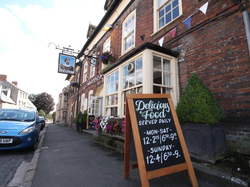The Saracens Head Hotelの写真
