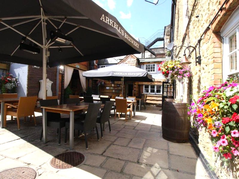 The Saracens Head Hotelの写真