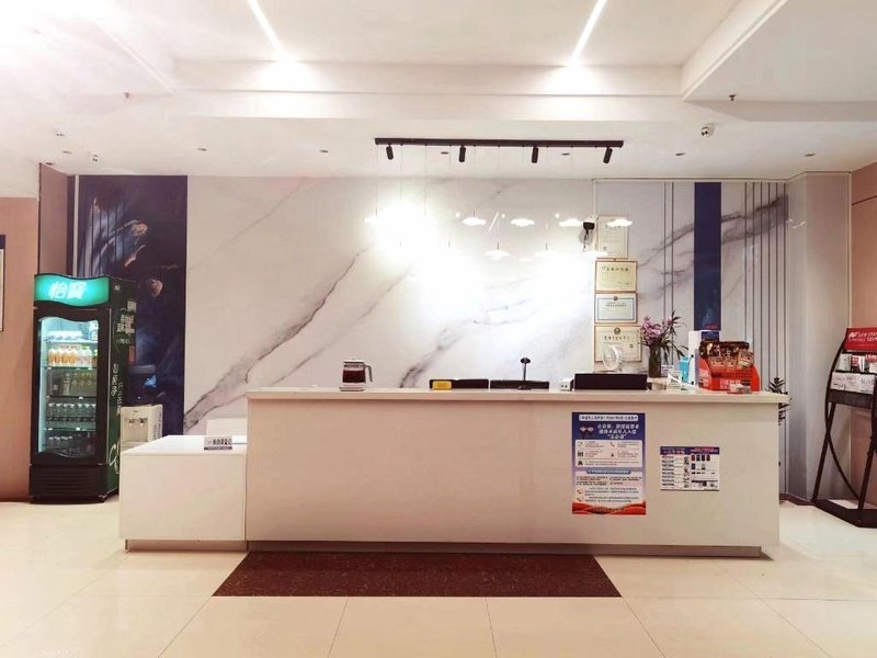 Hotel Pai Lingfeng Plaza Hezhouの写真