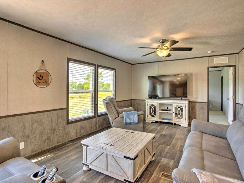 Family-Friendly Madill Home Peaceful Settingの写真
