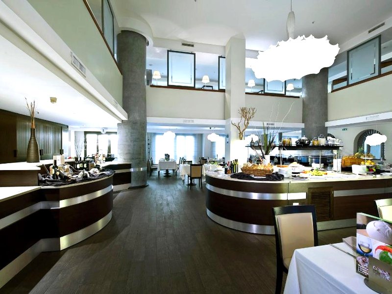 ホリデイ イン ナポリ バイ IHG (Holiday Inn Naples By IHG)の写真
