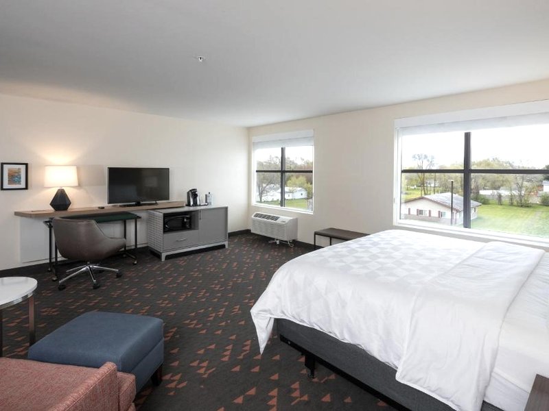 Holiday Inn Suites Detroit Troy An Ihg Hotelの写真