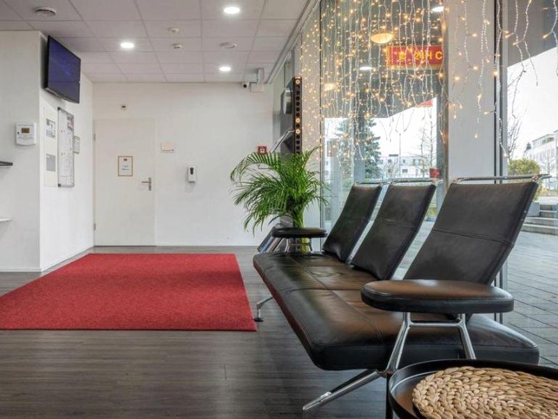 Hine Adon Bern Airportの写真