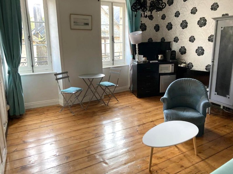 Apparts 17 avec cachet au centre petite citée de caractère (Apparts 17 avec cachet au centre petite citee de caractere)の写真