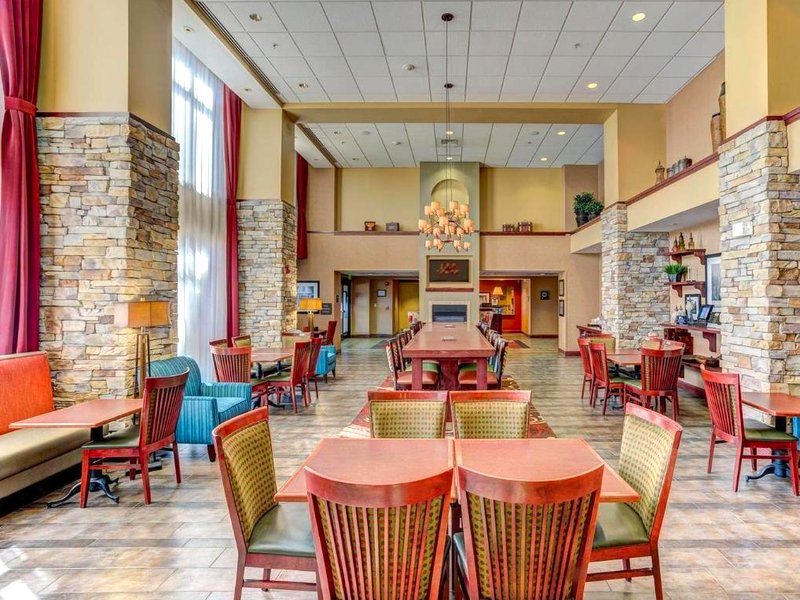 ハンプトン イン アンド スイーツ ライフル (Hampton Inn and Suites Rifle)の写真