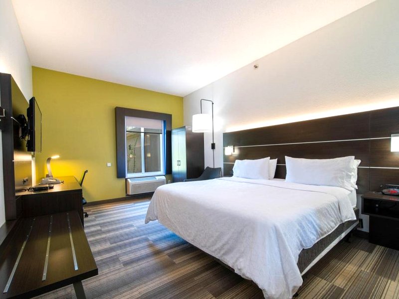 Holiday Inn Express Hotel & Suites Bedford By IHGの写真