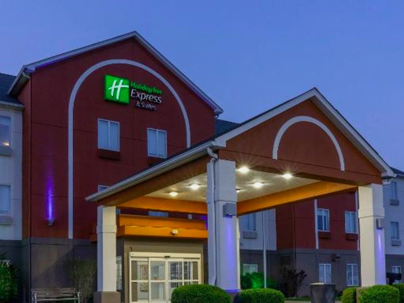 Holiday Inn Express Hotel & Suites Bedford By IHGの写真