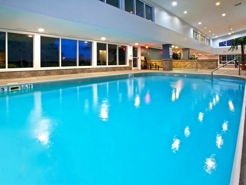 Holiday Inn Express Hotel & Suites Bedford By IHGの写真