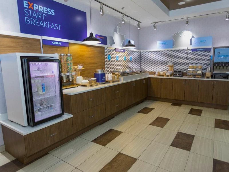 Holiday Inn Express Hotel & Suites Athens Alabama by IHGの写真