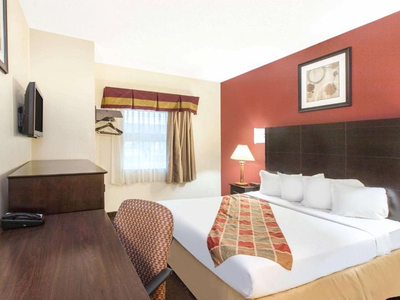 トラベロッジ ロムルス デトロイト エアポート (Travelodge by Wyndham Romulus Detroit Airport)の写真