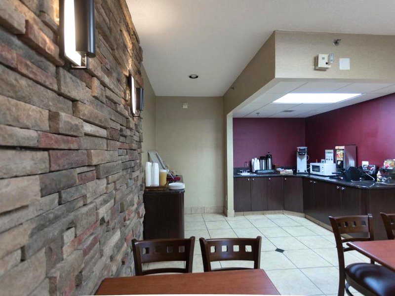 トラベロッジ ロムルス デトロイト エアポート (Travelodge by Wyndham Romulus Detroit Airport)の写真