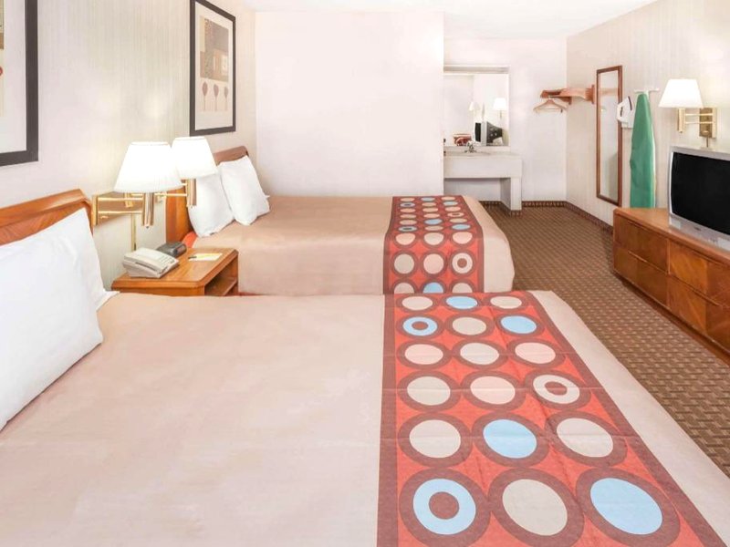 トラベロッジ バイ ウインダム フォートウェイン ノース (Travelodge by Wyndham Fort Wayne North)の写真