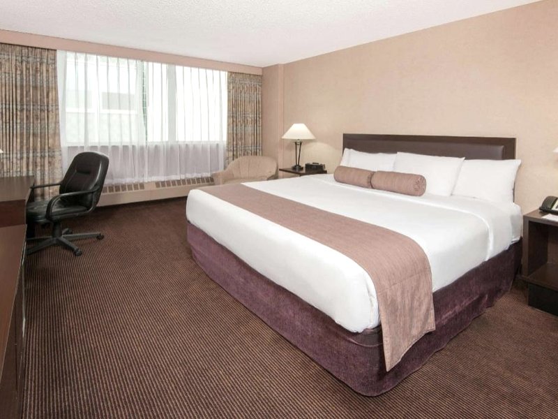 ラマダ プラザ バイ ウィンダム カルガリー ダウンタウン (Ramada Plaza by Wyndham Calgary Downtown)の写真