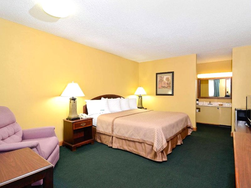 Americas Best Value Inn Iolaの写真