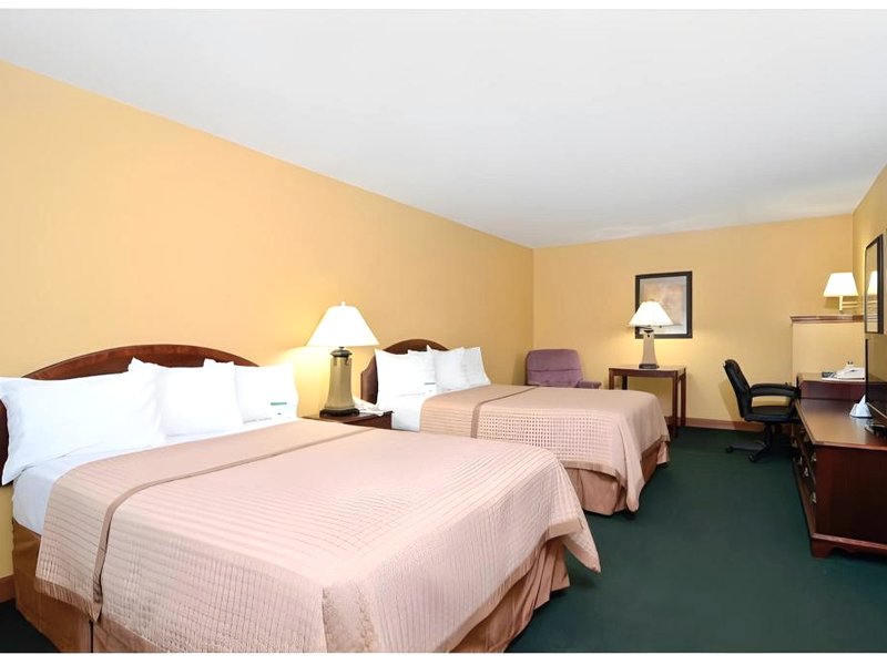 Americas Best Value Inn Iolaの写真