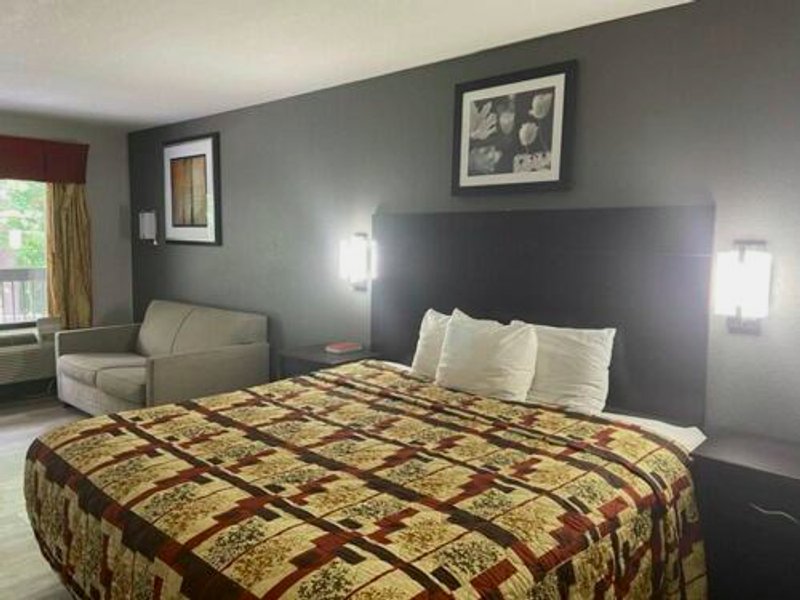 Speedway Inn & Suitesの写真