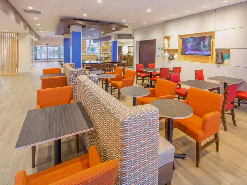 ホリデイ イン エクスプレス & スイーツ インディアナポリス NW ホワイツタウン (Holiday Inn Express & Suites Indianapolis NW - Whitestown)の写真