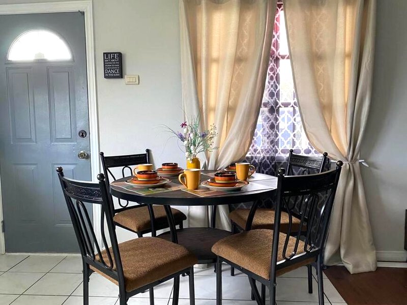 1 Bedroom Apartment, in Coconut Drive San Fernandoの写真