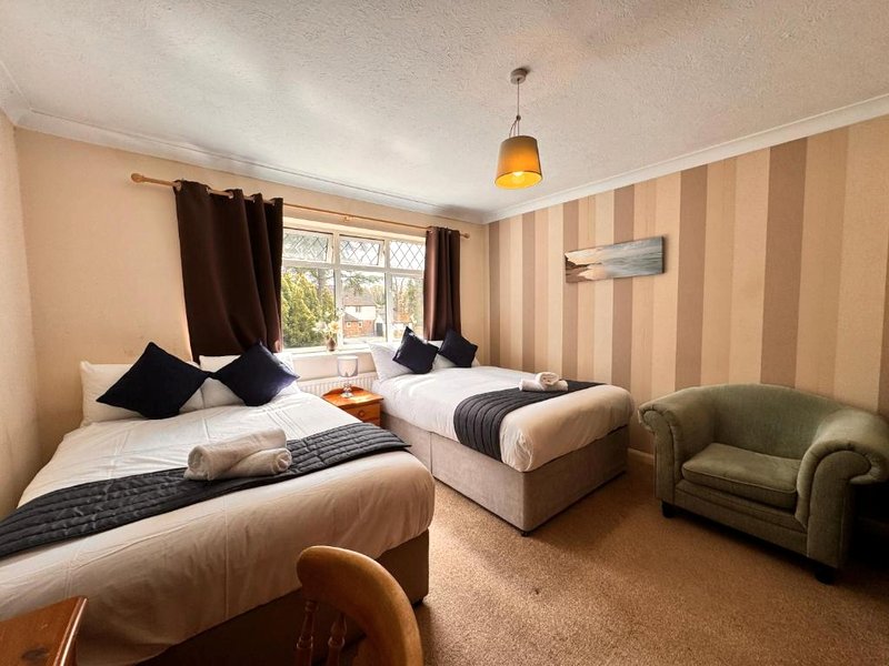 ハイ ツリーズ ゲスト ハウス ガトウィック (High Trees Guest House Gatwick)の写真
