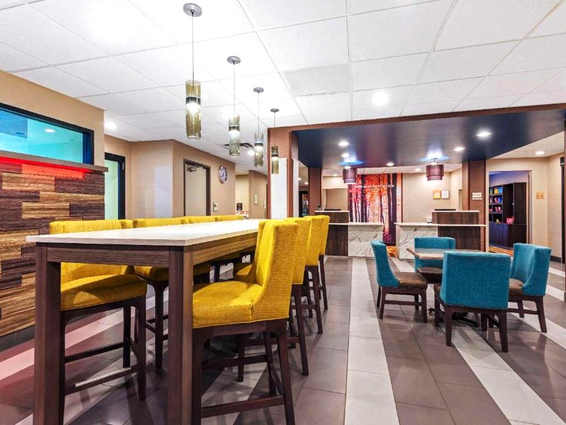 ラ キンタ イン&スイーツ バイ ウィンダム ジェームズタウン (La Quinta Inn & Suites by Wyndham Jamestown)の写真