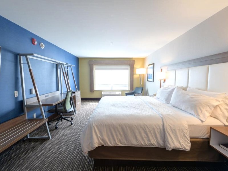 Holiday Inn Express & Suites Jamestown By IHGの写真