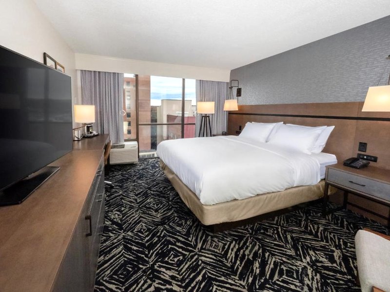 ダブルツリー バイ ヒルトン ジェームズタウン NY (DoubleTree by Hilton Jamestown, NY)の写真
