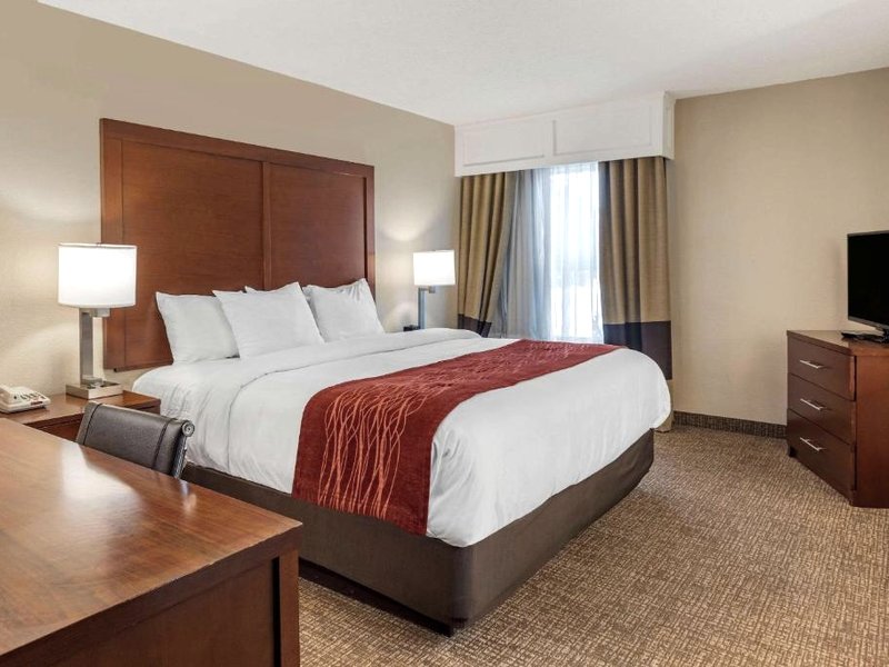 コンフォート イン & スイーツ エアポート (Comfort Inn & Suites Airport)の写真