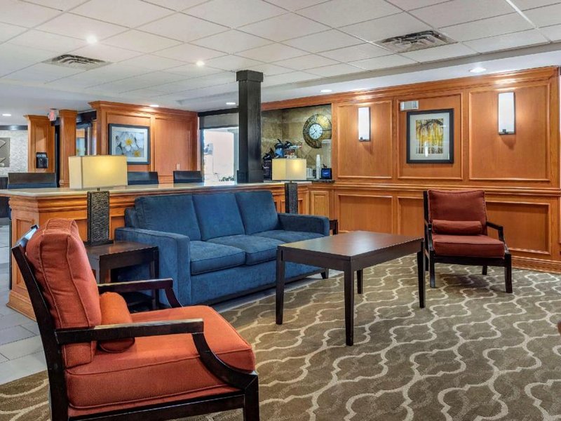 コンフォート イン & スイーツ エアポート (Comfort Inn & Suites Airport)の写真