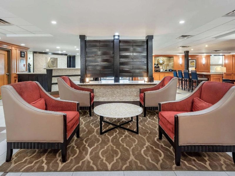 コンフォート イン & スイーツ エアポート (Comfort Inn & Suites Airport)の写真