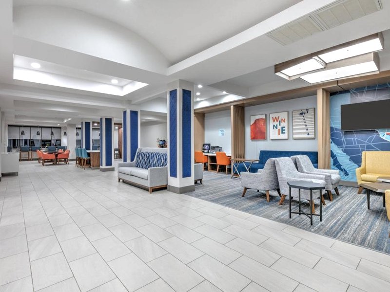 Holiday Inn Express Hotel & Suites Winnie By IHGの写真