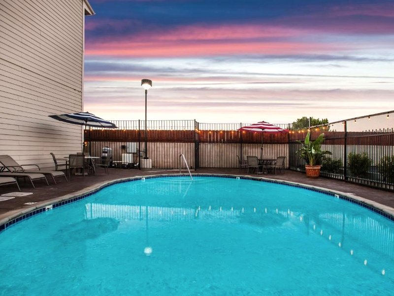 デイズ イン&スイーツ バイ ウィンダム アンティオック (Days Inn & Suites by Wyndham Antioch)の写真