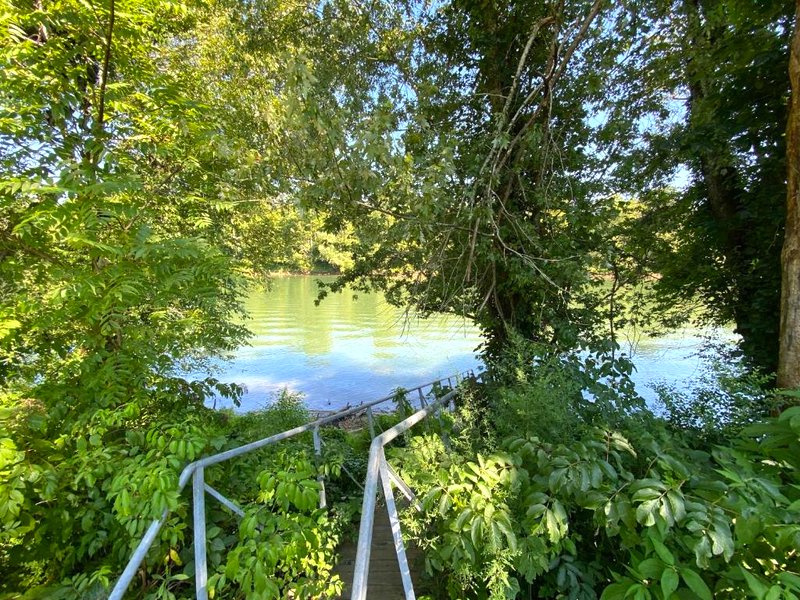 リバーフロント ロッジ バークスビル (Riverfront Lodge Burkesville)の写真