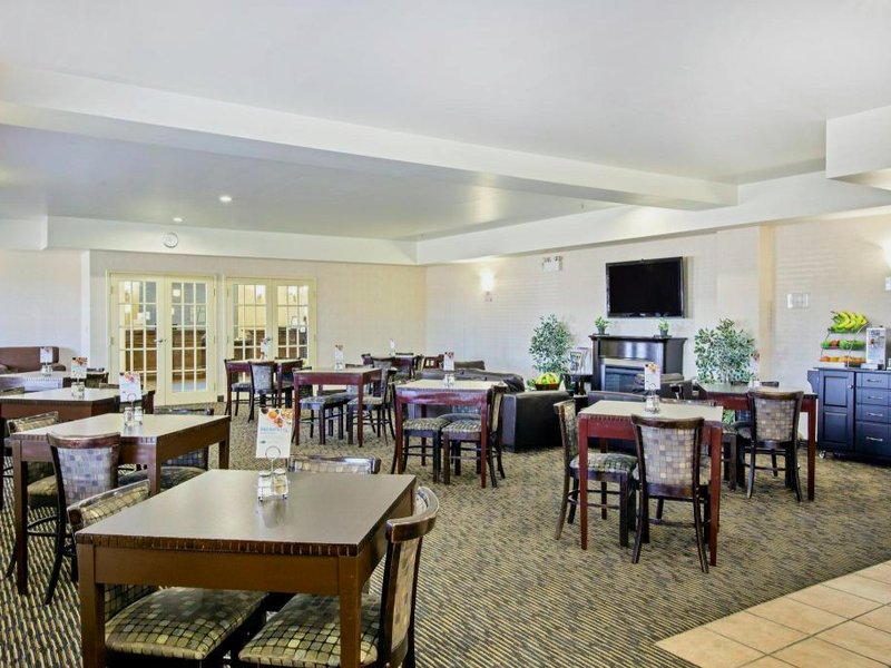 Ramada by Wyndham Prince Albertの写真