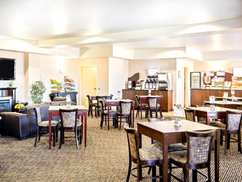 Ramada by Wyndham Prince Albertの写真