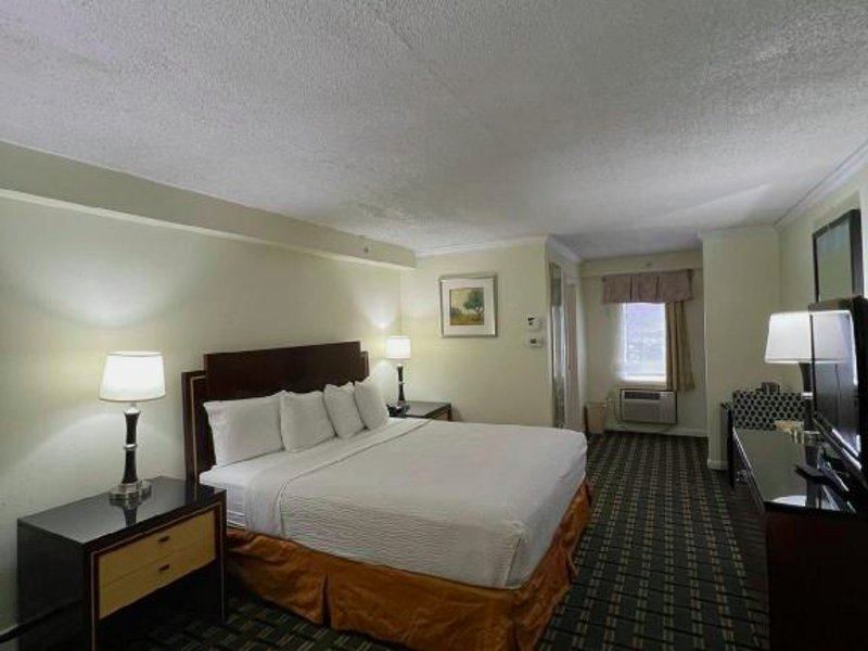 ベッドフォード プラザ ホテル (Bedford Plaza Hotel)の写真