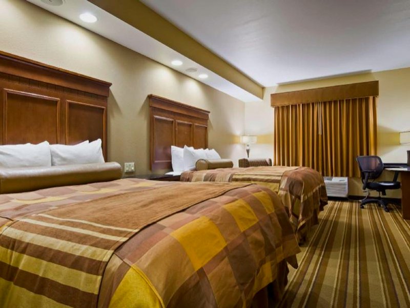 ベストウェスタンプラスKCスピードウェイイン＆スイーツ (Best Western Plus KC Speedway Inn & Suites)の写真